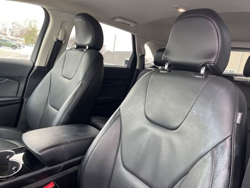 Used 2018 Ford Edge Titanium w/ Technology Package image 12