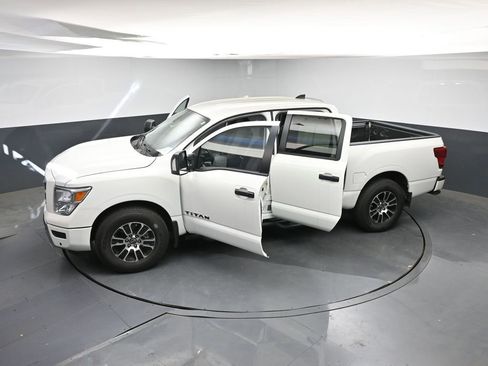 Used 2024 Nissan Titan SV w/ SV Convenience Package image 44