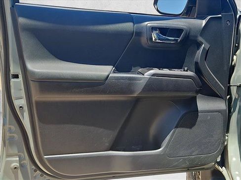 Certified 2023 Toyota Tacoma TRD Off-Road AWD/4WD image 9