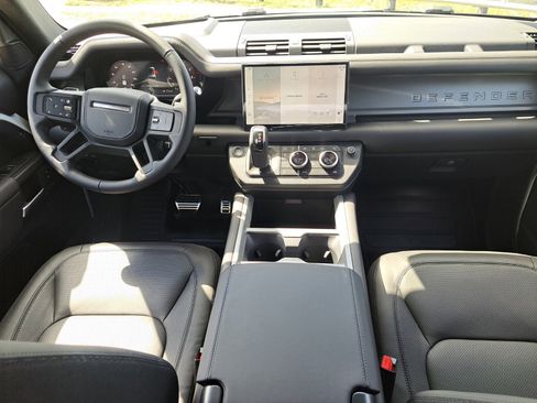 Used 2025 Land Rover Defender 130 V8 image 3