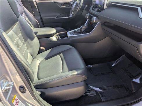 Used 2019 Toyota RAV4 Limited image 20
