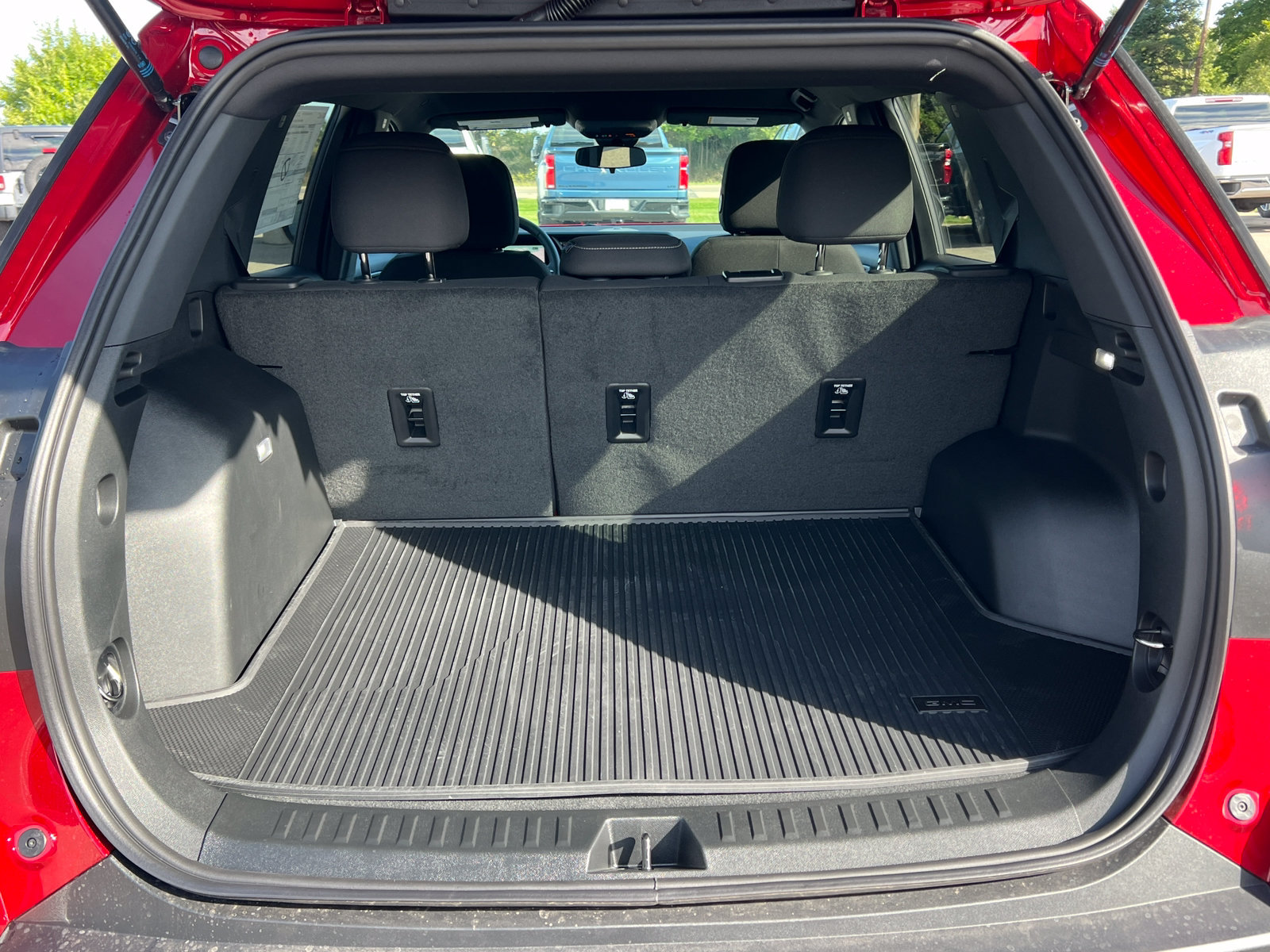 New 2027 GMC Terrain Elevation w/ LPO, Floor Liner Package AWD/4WD image 32