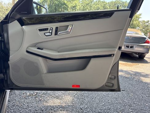 Used 2014 Mercedes-Benz E 350 Sedan image 27