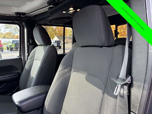 Used 2021 Jeep Gladiator Sport image 6