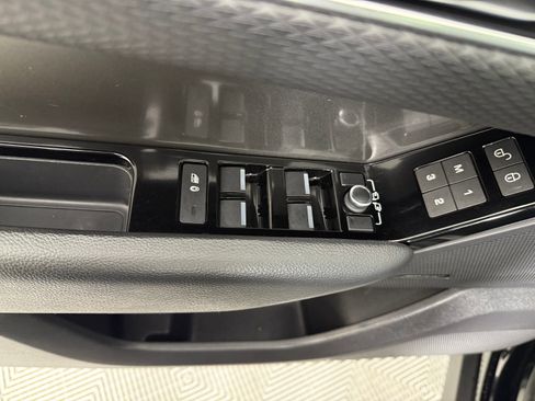 Certified 2019 Land Rover Range Rover Velar S image 22