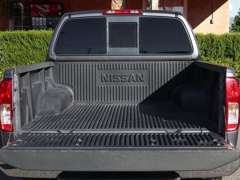 Used 2018 Nissan Frontier SV image 8