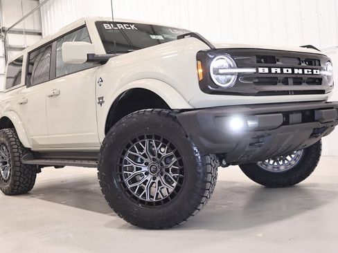 New 2025 Ford Bronco Outer Banks image 30