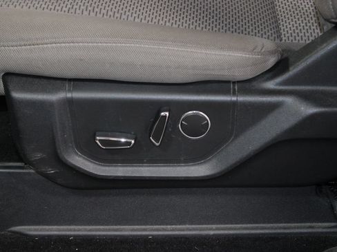 Used 2018 Ford F150 XLT w/ Equipment Group 302A Luxury AWD/4WD image 18