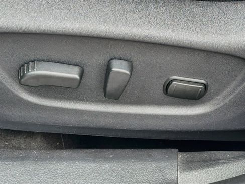 Used 2018 Nissan Rogue SV FWD image 23
