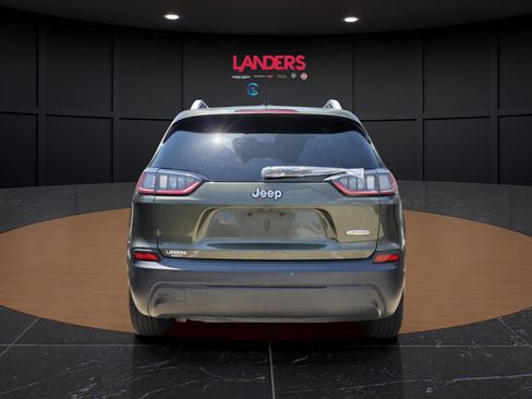 Used 2019 Jeep Cherokee Latitude w/ Popular Appearance Group FWD image 2