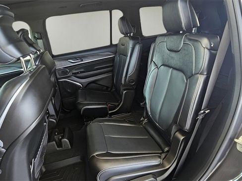 Used 2024 Jeep Grand Cherokee L Overland w/ Luxury Tech Group IV image 21