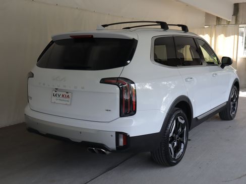 Used 2024 Kia Telluride EX w/ EX Captain's Chair Package AWD/4WD image 7