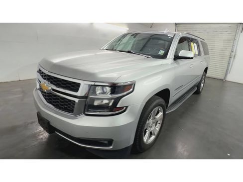 Used 2016 Chevrolet Suburban LT RWD image 4