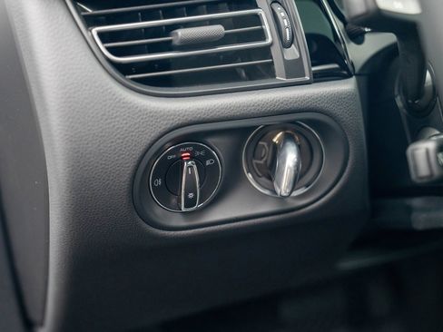 New 2026 Porsche Macan image 13