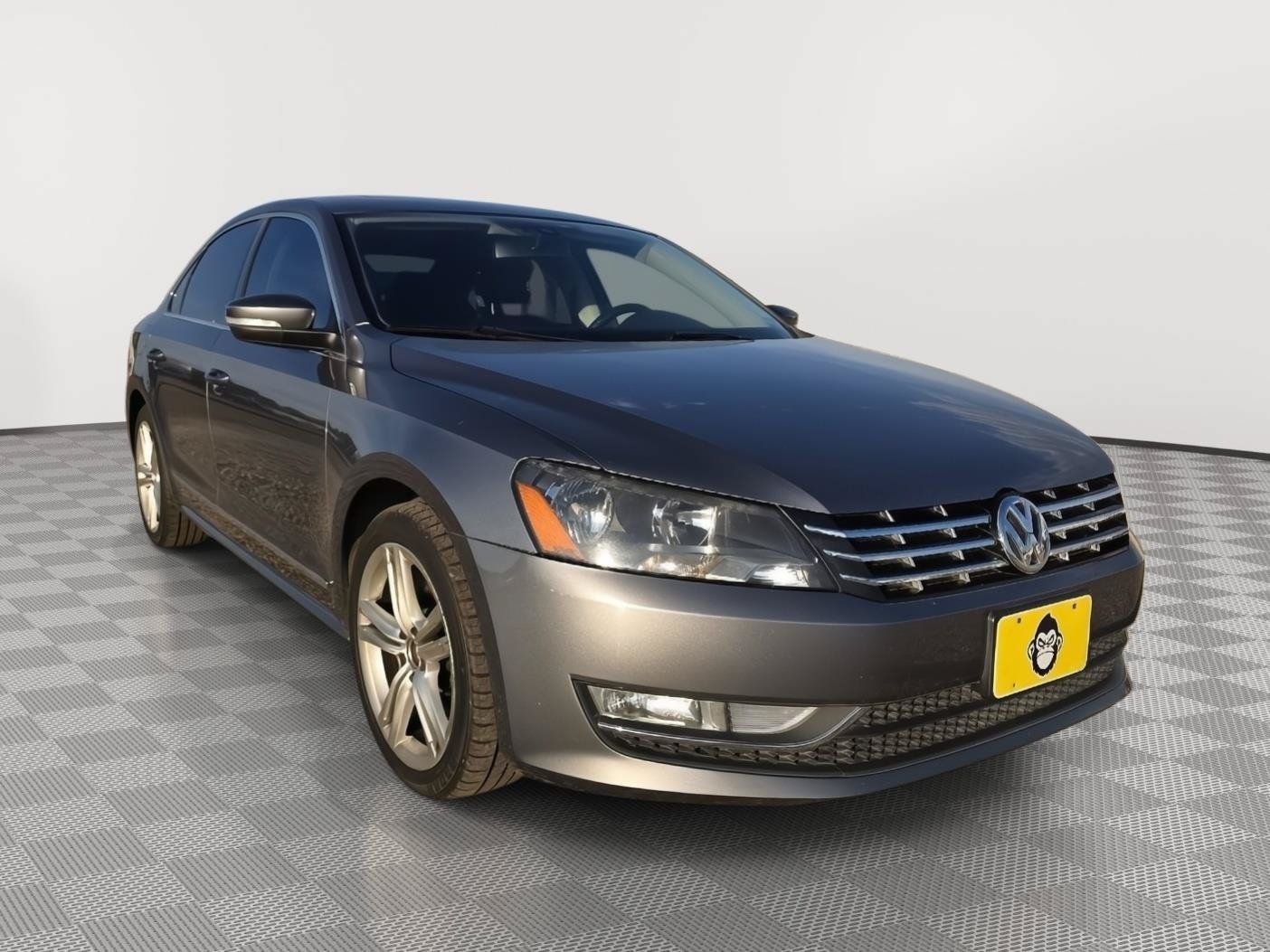 Used 2013 Volkswagen Passat TDI SEL Premium FWD image 3
