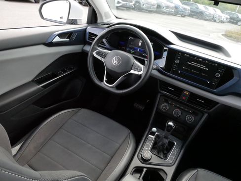 Used 2022 Volkswagen Taos SE AWD/4WD image 9