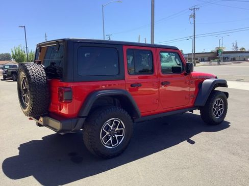 Used 2025 Jeep Wrangler Unlimited Rubicon w/ Convenience Group AWD/4WD image 33