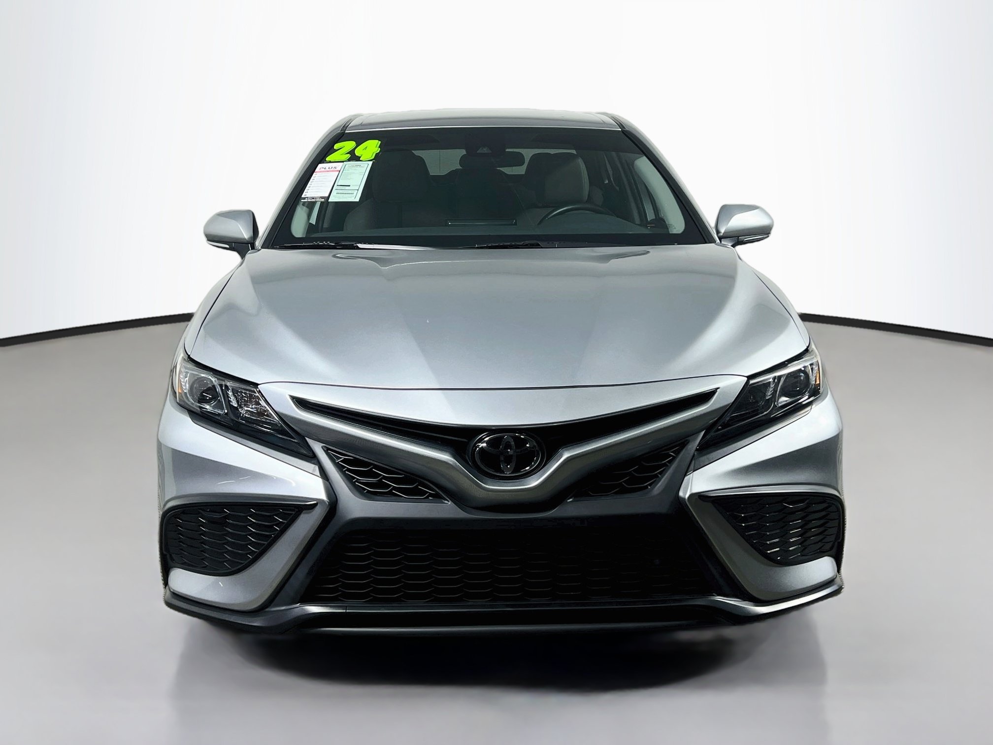 Used 2024 Toyota Camry SE FWD image 11