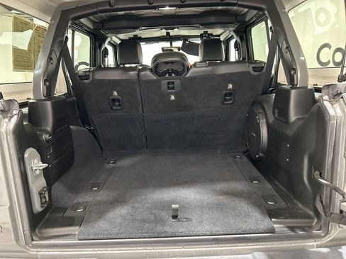 Used 2019 Jeep Wrangler Unlimited Sahara image 17