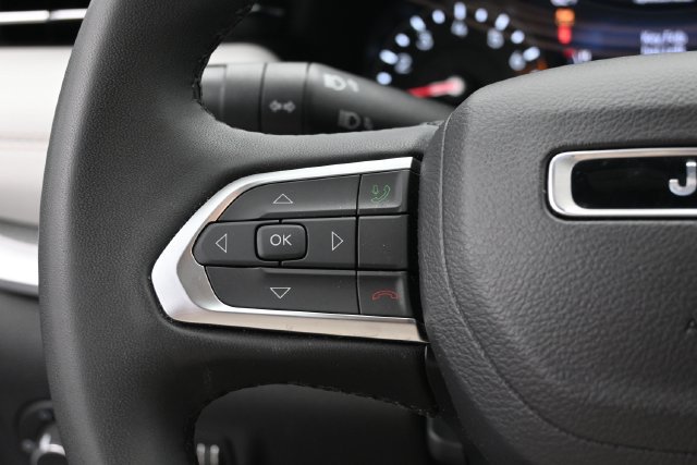 Used 2025 Jeep Compass Limited AWD/4WD image 18