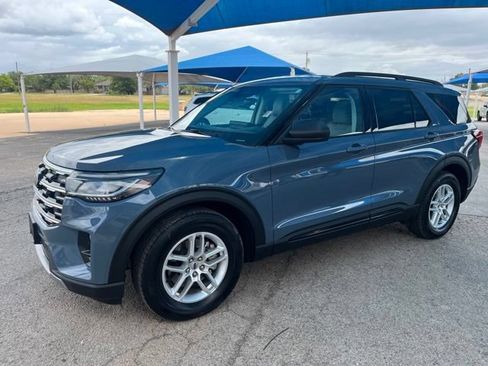 Used 2026 Ford Explorer Active w/ Active Comfort Package RWD image 1