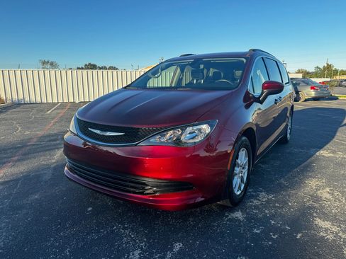 Used 2020 Chrysler Voyager Lxi image 1