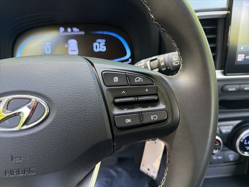 Certified 2023 Hyundai Venue SEL FWD image 21