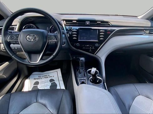 Used 2018 Toyota Camry XLE FWD image 16