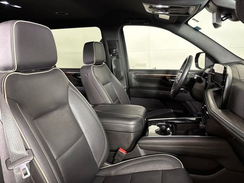 Certified 2025 Chevrolet Suburban Premier AWD/4WD image 21