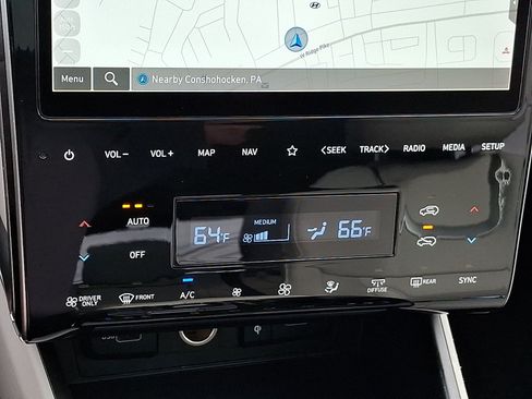 Certified 2024 Hyundai Tucson Limited AWD/4WD image 16