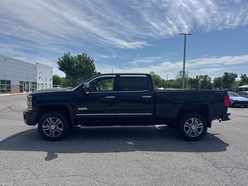 Used 2018 Chevrolet Silverado 2500 High Country w/ Duramax Plus Package image 13