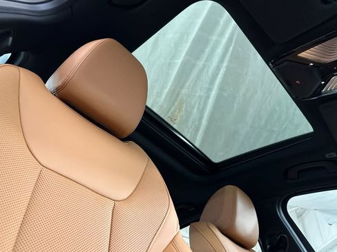 Used 2025 BMW 330i xDrive Sedan w/ Convenience Package image 16