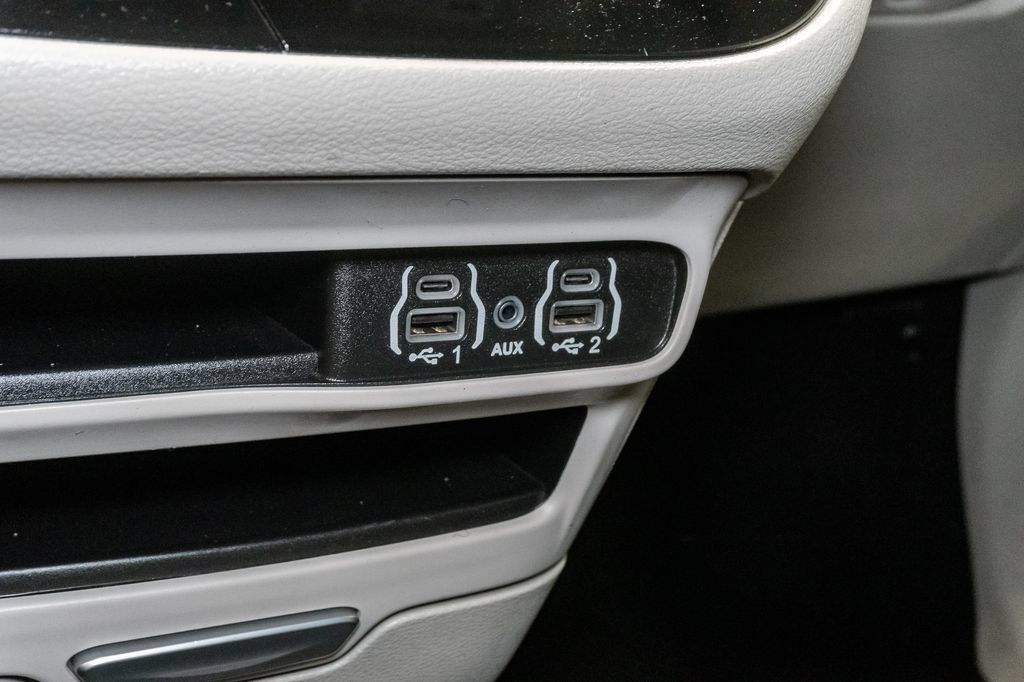 Certified 2024 Chrysler Pacifica Touring-L FWD image 21