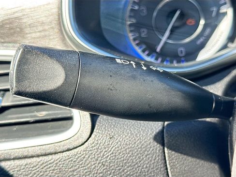 Used 2016 Chrysler 200 Limited image 12