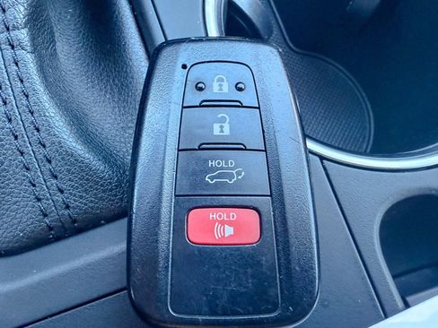 Used 2021 Toyota Highlander XLE image 46