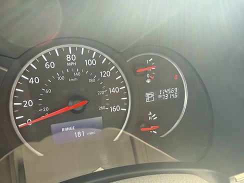 Used 2015 Nissan Quest SV FWD image 18