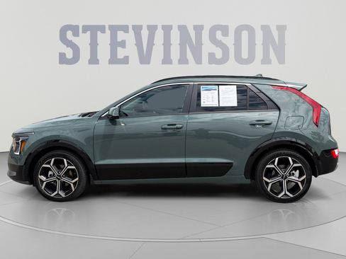 Used 2023 Kia Niro EX Touring FWD image 2