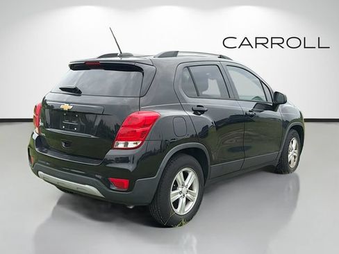 Used 2021 Chevrolet Trax LT w/ LT Convenience Package FWD image 3