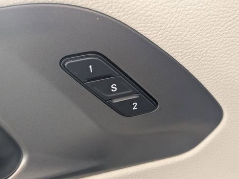 Used 2023 Chrysler Pacifica Touring-L image 11