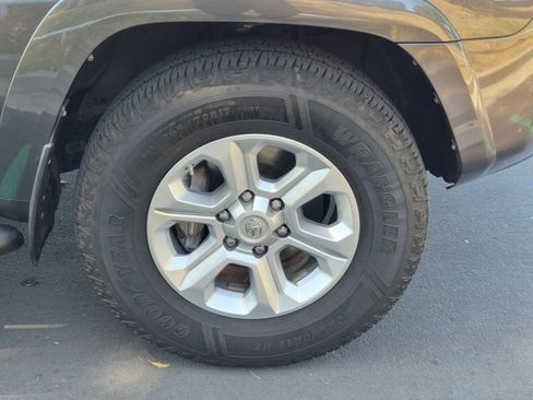 Used 2021 Toyota 4Runner SR5 Premium w/ Moonroof Package RWD image 23