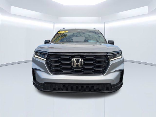 Used 2025 Honda Pilot Sport image 9