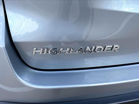 Used 2016 Toyota Highlander XLE AWD/4WD image 10