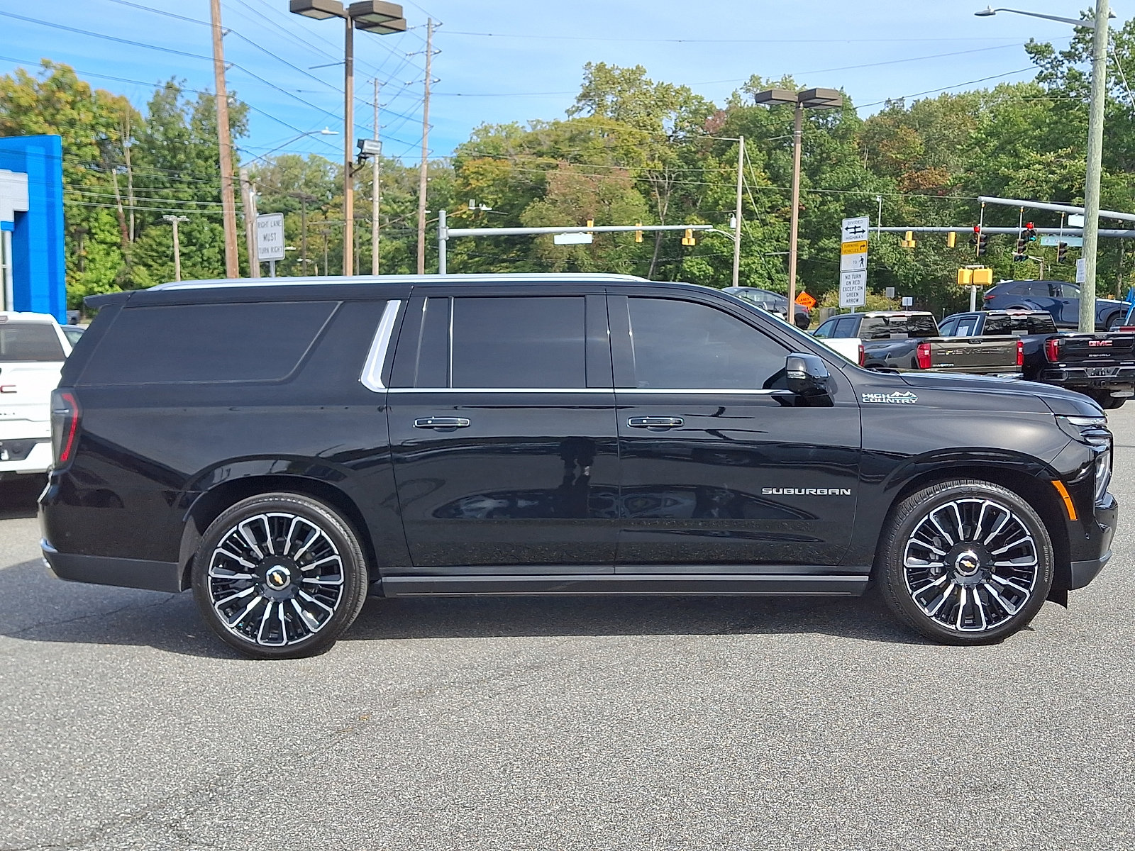 Certified 2025 Chevrolet Suburban High Country AWD/4WD image 7