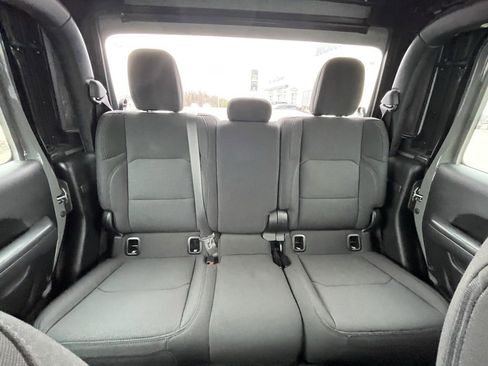 Used 2022 Jeep Gladiator Sport w/ Trailer Tow Package image 16