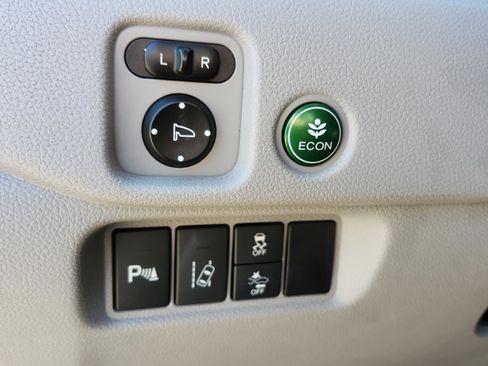 Used 2016 Honda Pilot Touring image 29