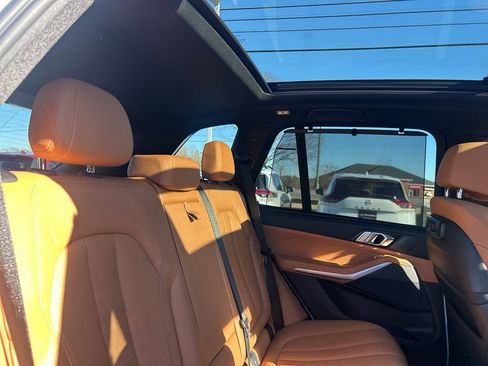 Used 2022 BMW X5 sDrive40i w/ M Sport Package image 15