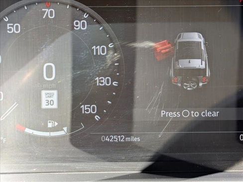 Used 2023 Land Rover Defender 90 X-Dynamic SE image 12