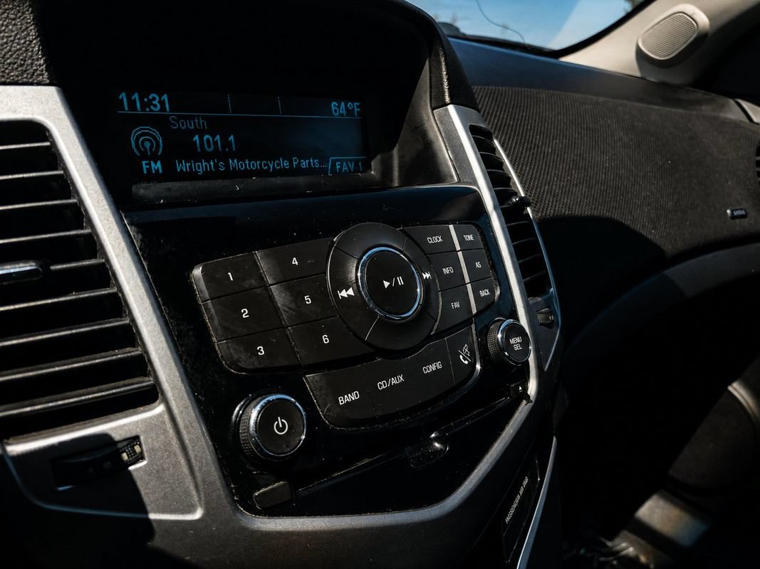 Used 2015 Chevrolet Cruze LT FWD image 15