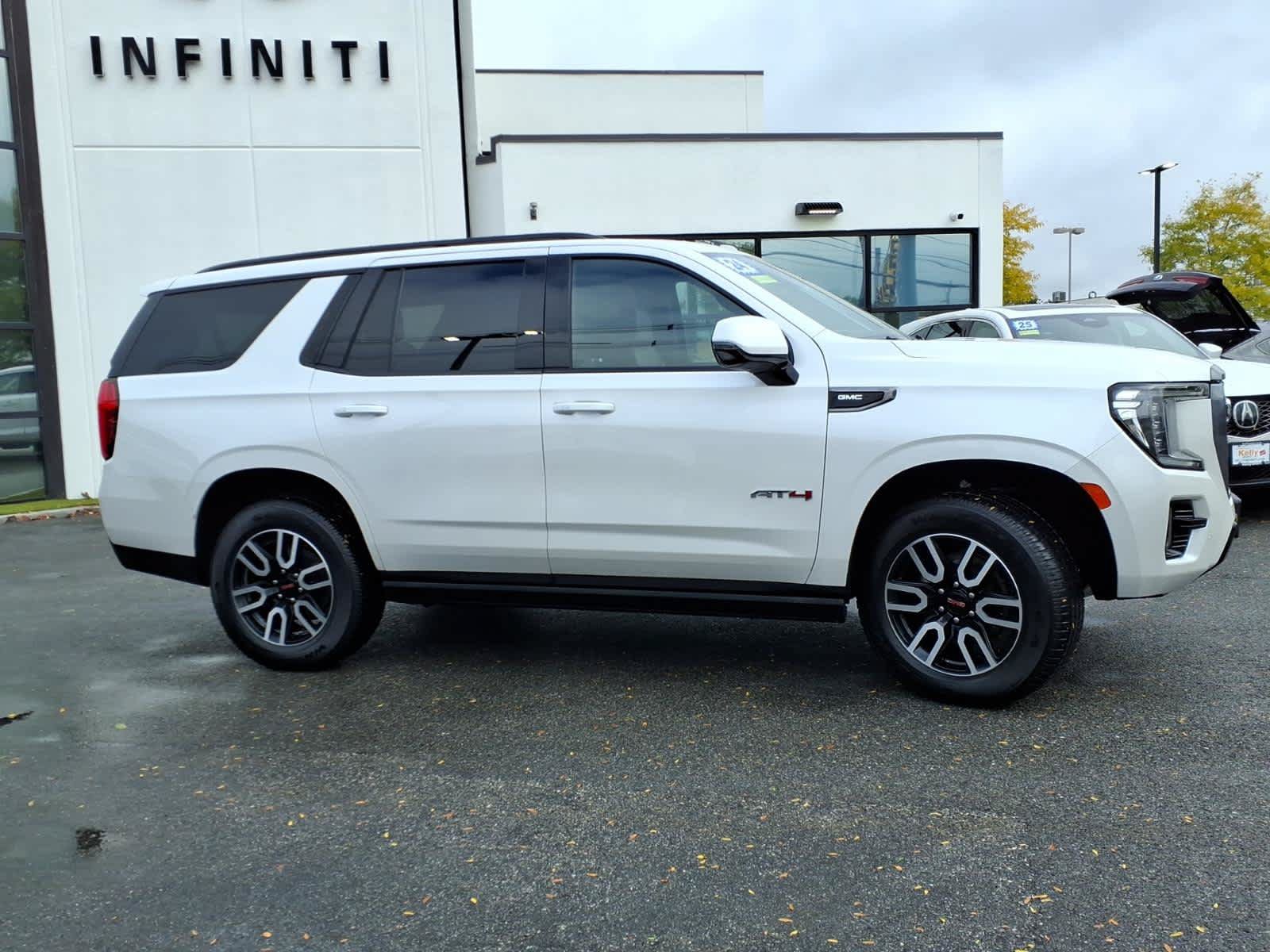 Used 2024 GMC Yukon AT4 w/ AT4 Premium Plus Package AWD/4WD image 4