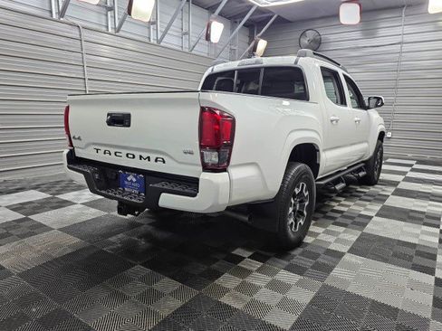 Used 2022 Toyota Tacoma SR AWD/4WD image 5